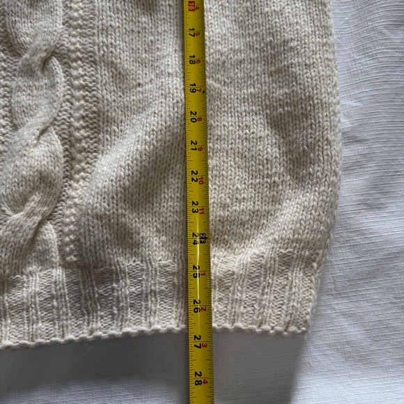 Handmade VINTAGE Cozy Cream Cable Knit Wool Sweater SIZE medium - Picture 3 of 4